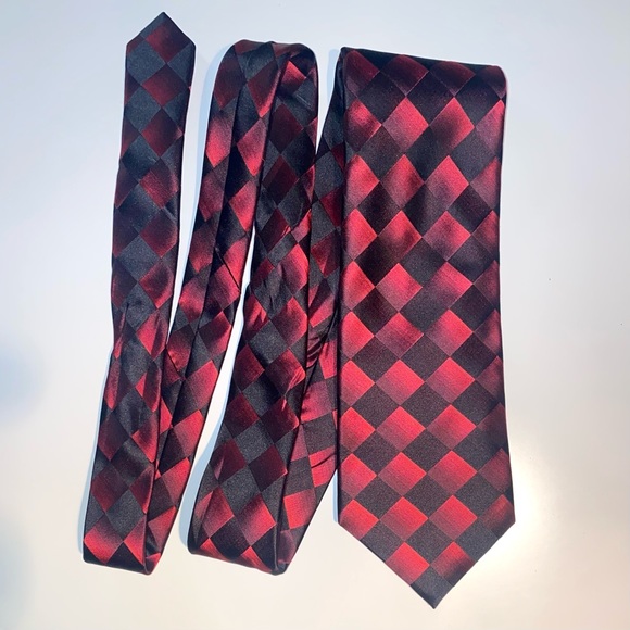 Arrow Men’s Necktie with Red/Black Geometric Design 100% Silk Made in China - Picture 4 of 4